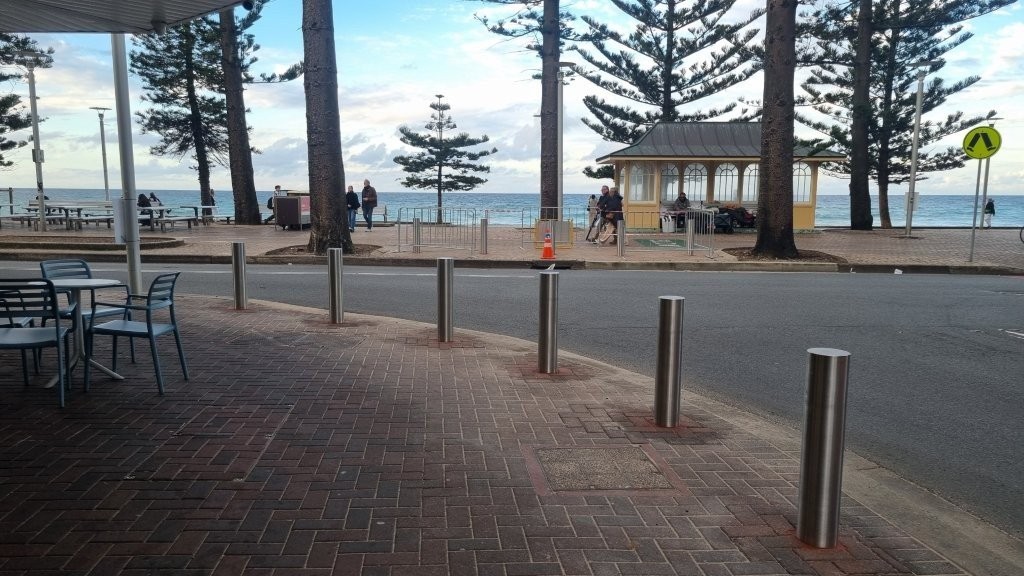 Bollards installed at Wentworth Street
