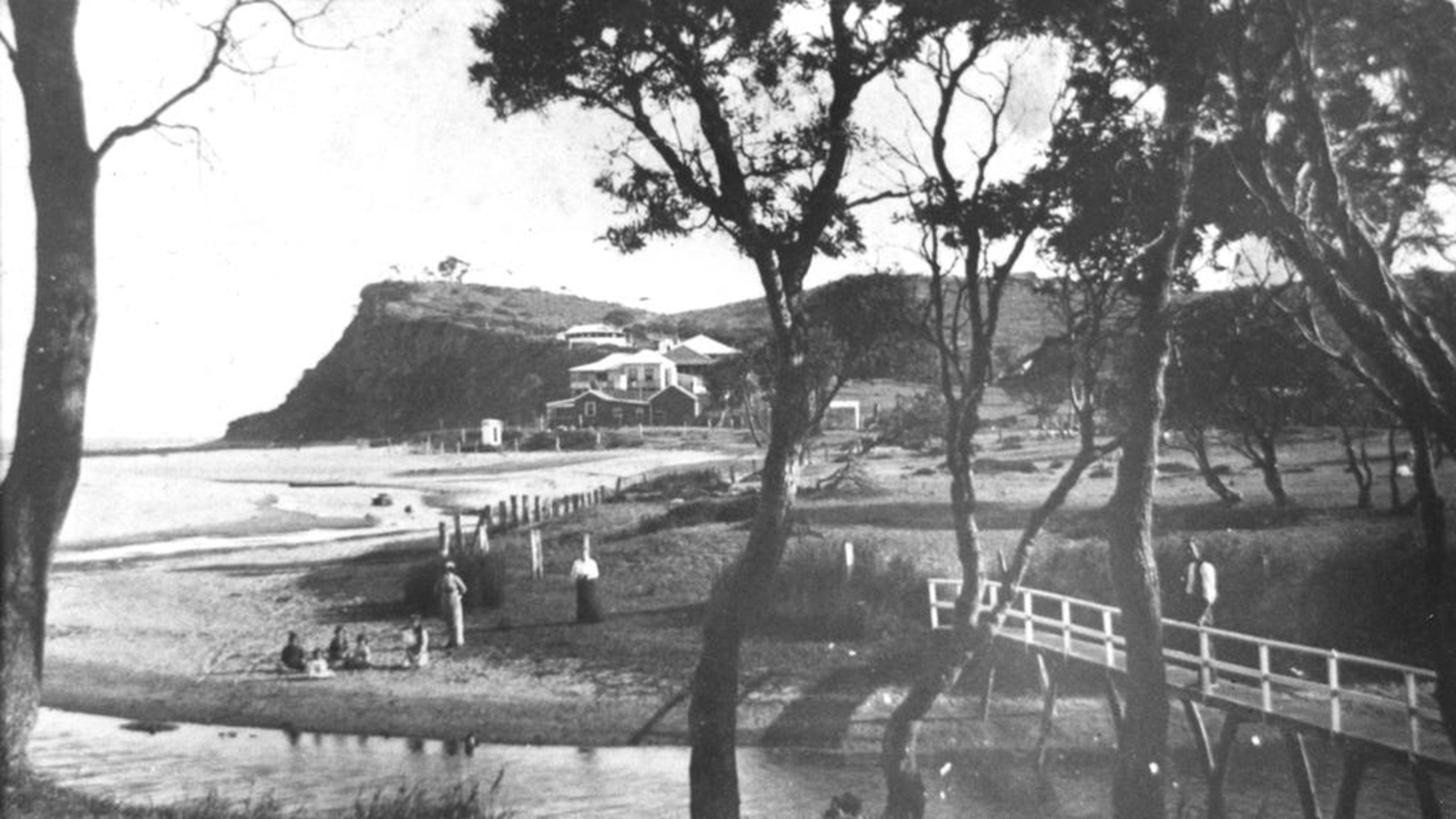 Image of Newport Lagoon c1910