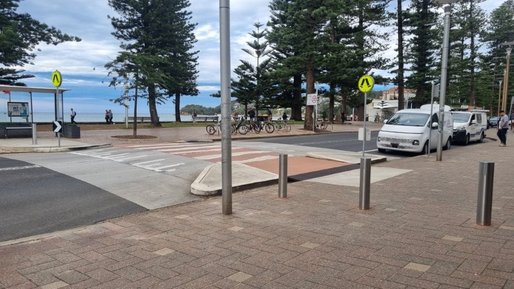 Bollards installed at Raglan Street