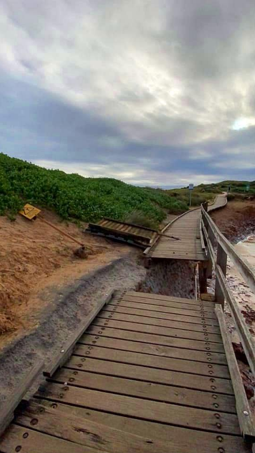 Damage to Long Reef walkway: 25 August 2021 (Source: Northern Beaches Council)